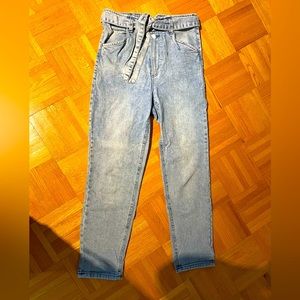 Dynamite belted tapered jeans size 27